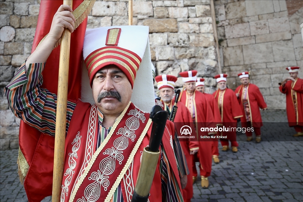 Osmanlı payitahtı Bursa'nın mehter takımı dört kıtada gönülleri fethediyor