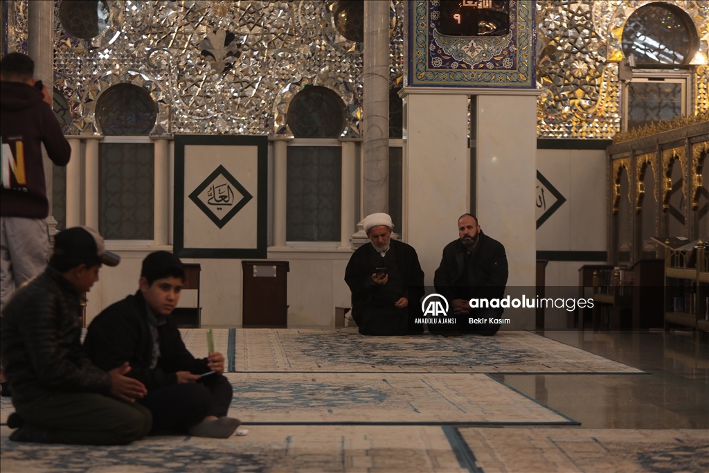 Başkent Şam'daki Seyyide Zeynep Camisi'ne ziyaretçilerden büyük ilgi