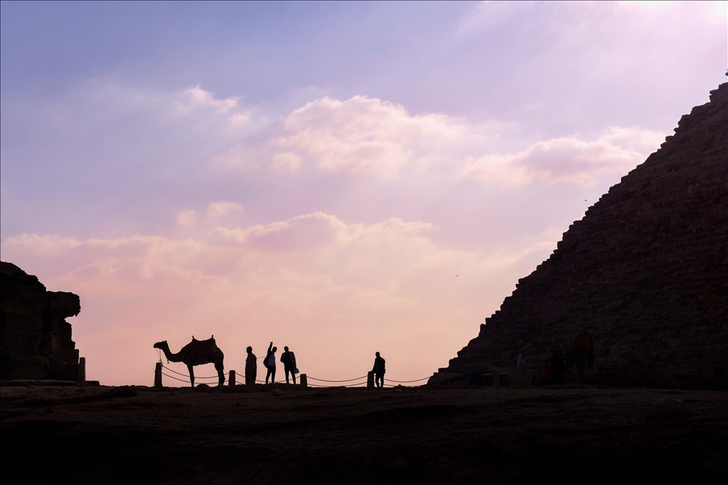 Giza piramitleri her yıl milyonlarca ziyaretçiyi ağırlıyor