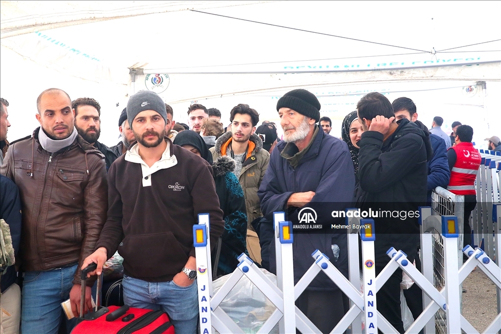 Hatay'daki sınır kapılarından Suriyelilerin ülkelerine dönüşü sürüyor