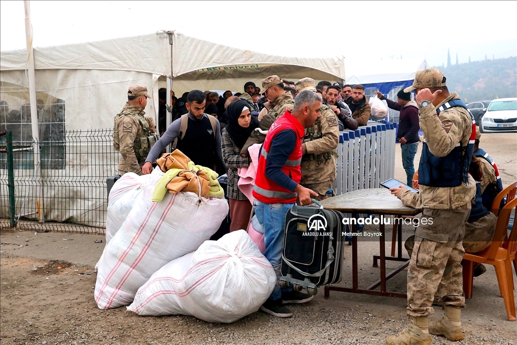Hatay'daki sınır kapılarından Suriyelilerin ülkelerine dönüşü sürüyor