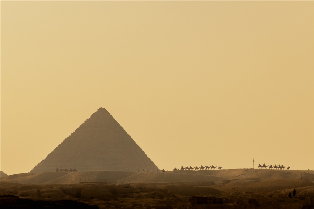 Giza piramitleri her yıl milyonlarca ziyaretçiyi ağırlıyor