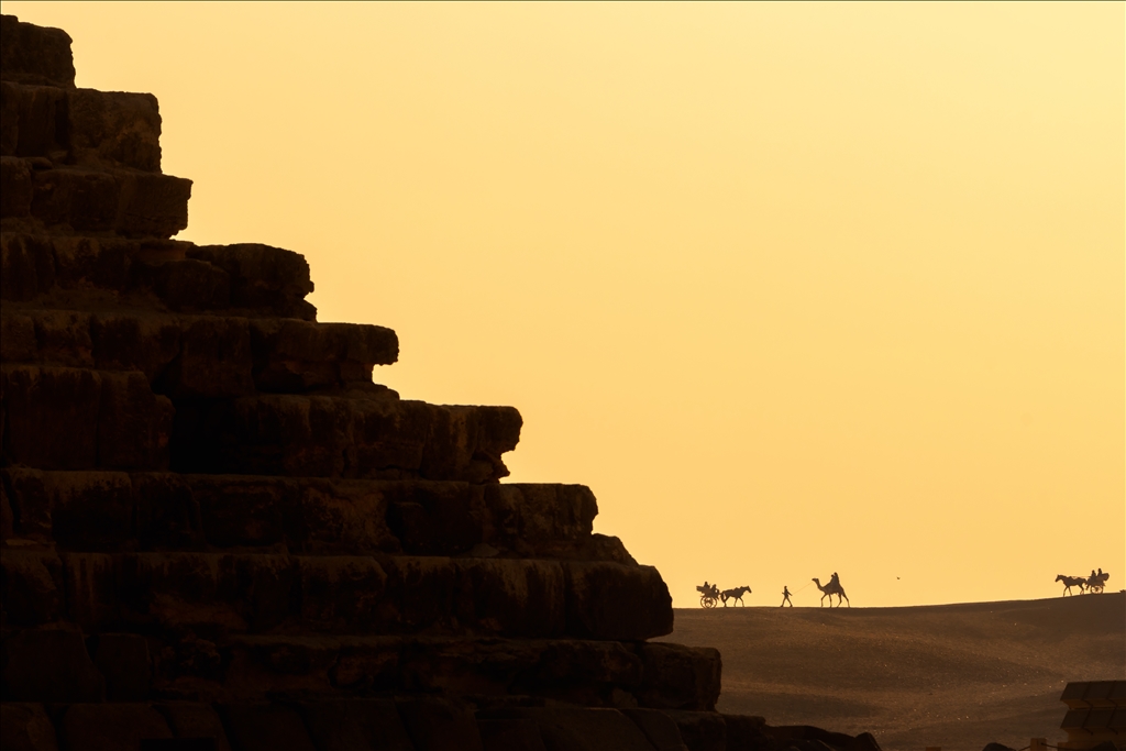 Giza piramitleri her yıl milyonlarca ziyaretçiyi ağırlıyor