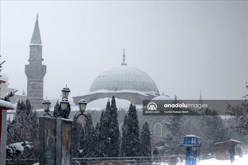 Erzurum'da kar yağışı etkisini sürdürüyor