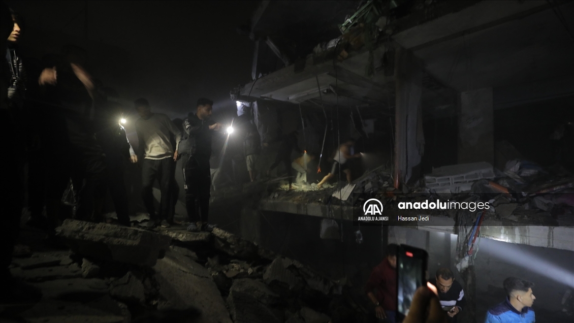 İsrail'in Gazze'deki Nusayrat Mülteci Kampına düzenlediği saldırıda 21 Filistinli hayatını kaybetti