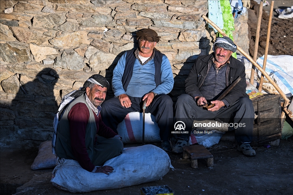 Bahçesaray ilçesinin Özbeyli mezrasında kış mevsimi