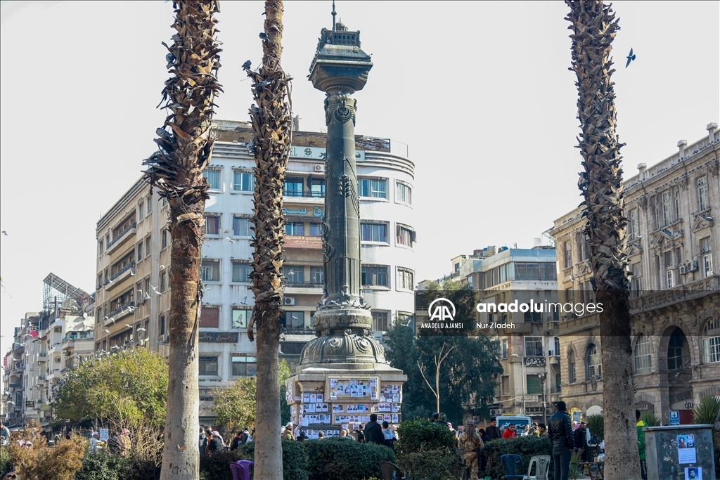 Suriyeliler, Şam'ın Merce Meydanı'na astıkları ilanlarla yakınlarını arıyor