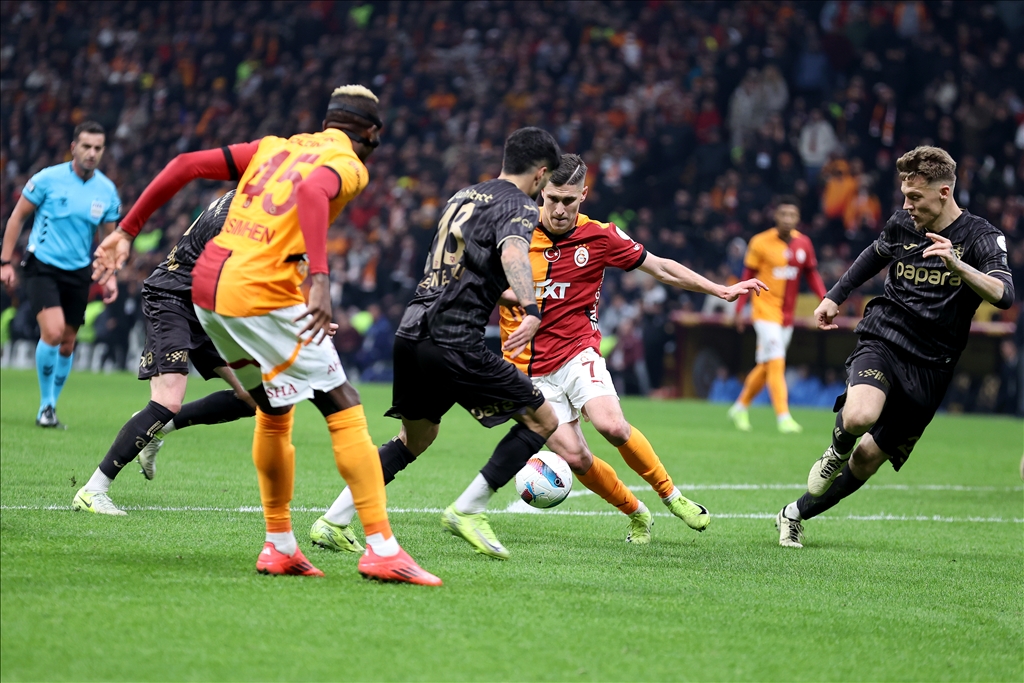 Galatasaray v Trabzonspor - Turkish Super Lig