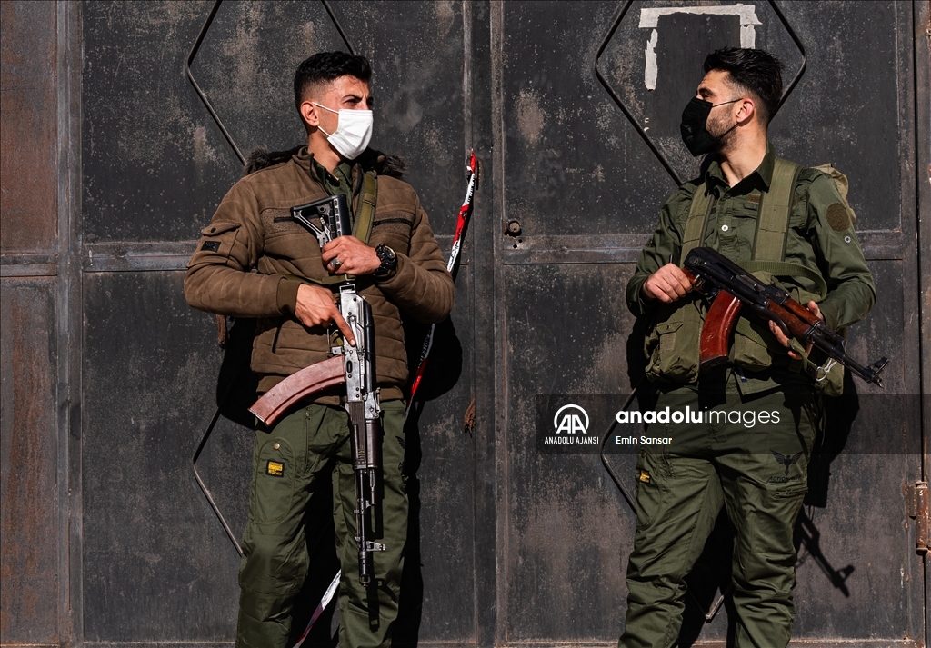 Suriye'nin başkenti Şam'da ilaç deposunda çok sayıda ceset kalıntısı bulundu
