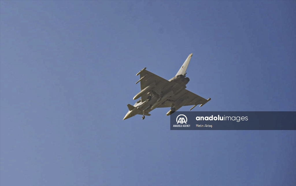 На авиабазе Мюртед в Анкаре приземлился британский истребитель Eurofighter Typhoon