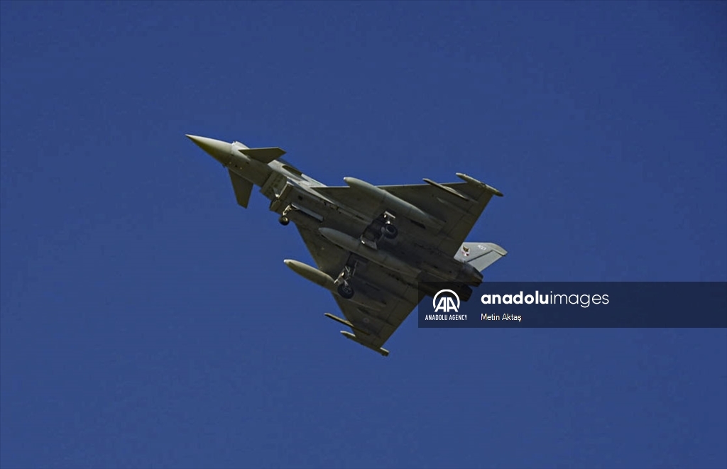 На авиабазе Мюртед в Анкаре приземлился британский истребитель Eurofighter Typhoon