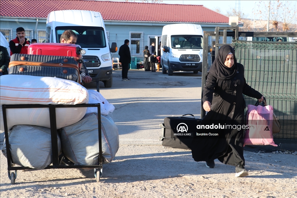 Türkiye'deki Suriyelilerin Kilis'ten ülkelerine dönüşü sürüyor
