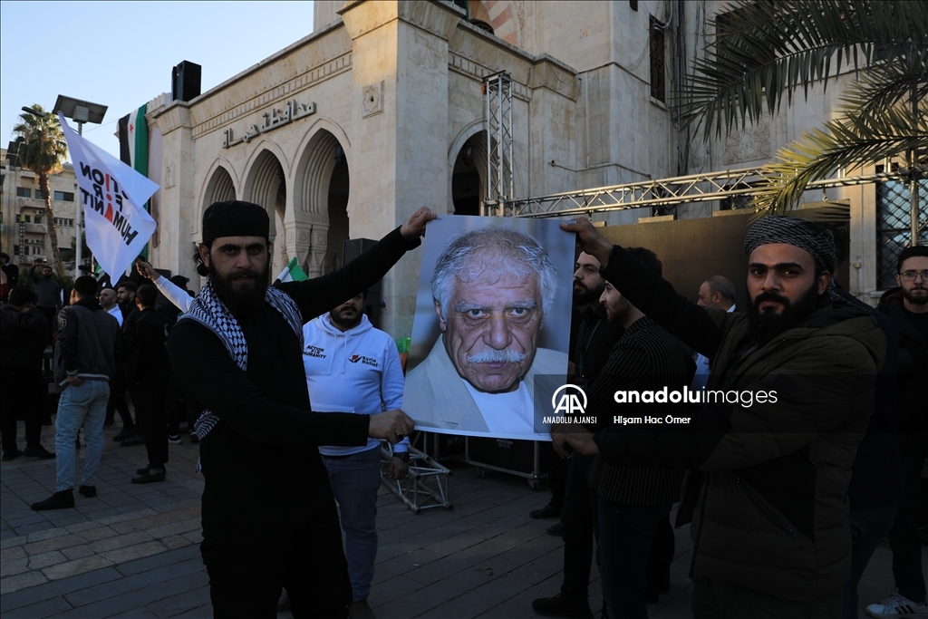 Suriye’nin Hama kendinde 10 binler Esed rejiminin devrilmesini kutladı