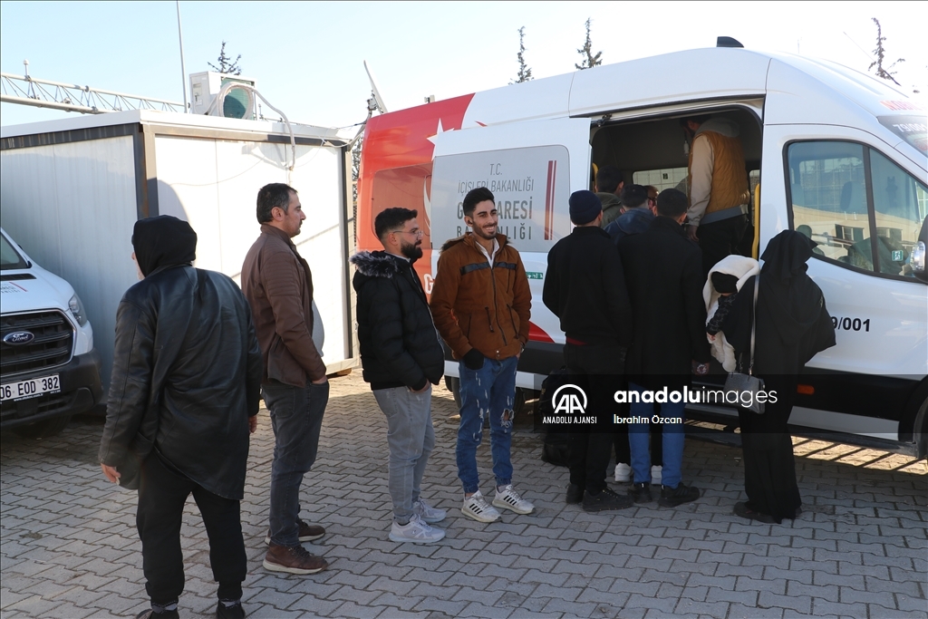 Türkiye'deki Suriyelilerin Kilis'ten ülkelerine dönüşü sürüyor