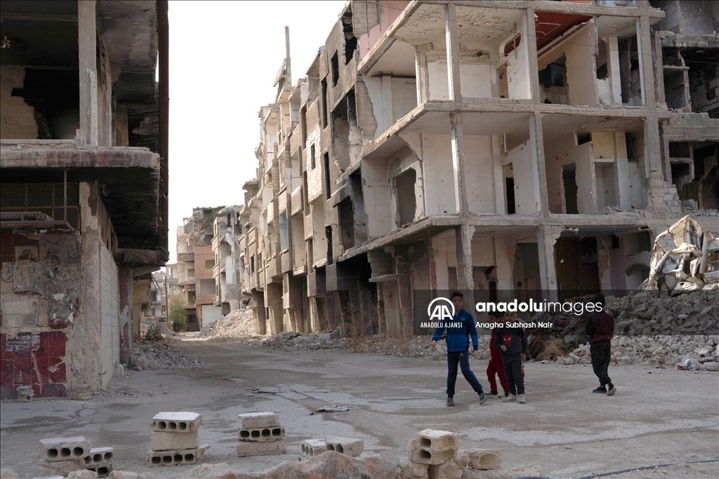 Suriye'deki Yermuk Kampı'nda halk yaralarını sarmaya çalışıyor