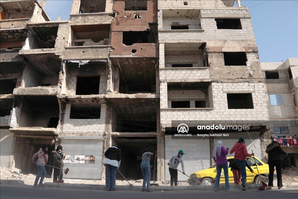 Suriye'deki Yermuk Kampı'nda halk yaralarını sarmaya çalışıyor