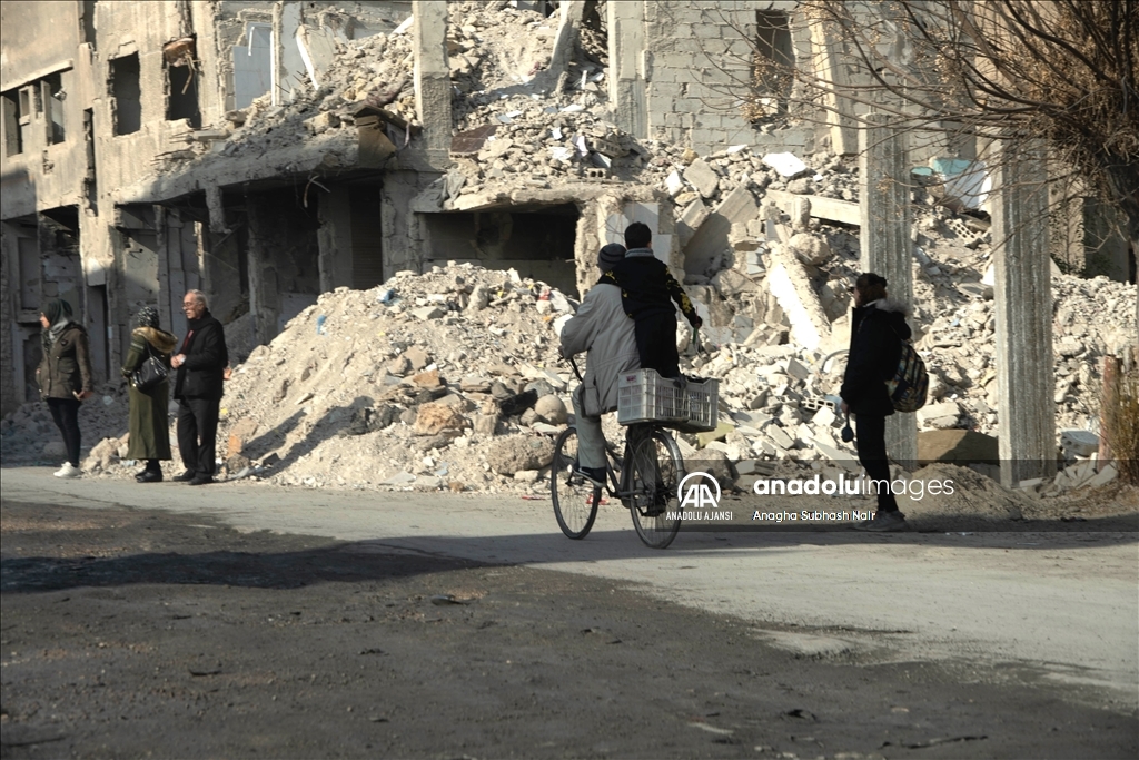 Suriye'deki Yermuk Kampı'nda halk yaralarını sarmaya çalışıyor