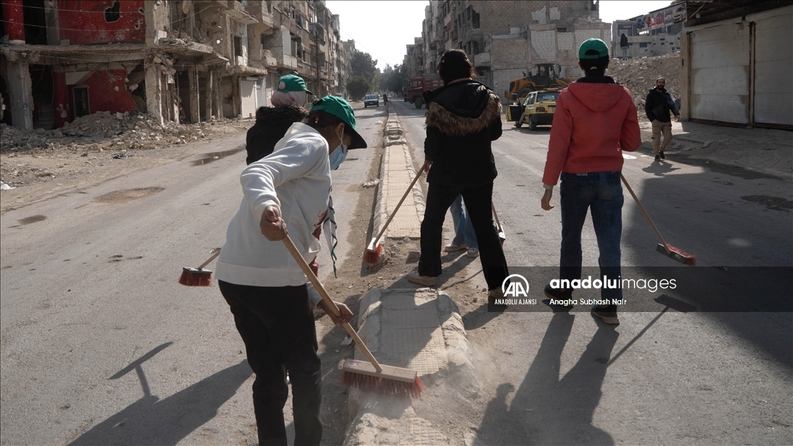 Suriye'deki Yermuk Kampı'nda halk yaralarını sarmaya çalışıyor