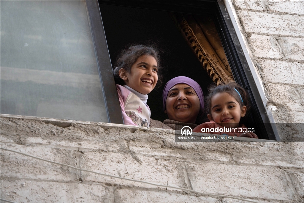 Suriye'deki Yermuk Kampı'nda halk yaralarını sarmaya çalışıyor