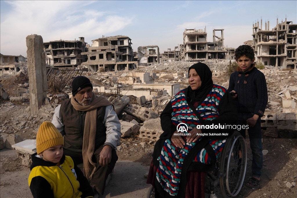 Suriye'deki Yermuk Kampı'nda halk yaralarını sarmaya çalışıyor