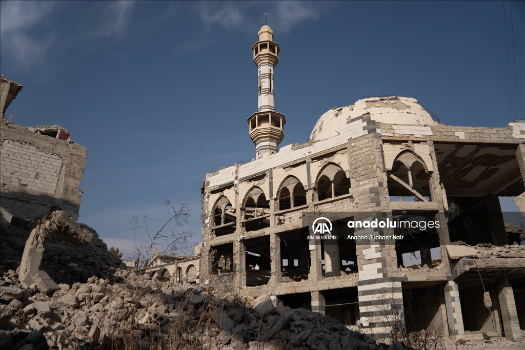 Suriye'deki Yermuk Kampı'nda halk yaralarını sarmaya çalışıyor