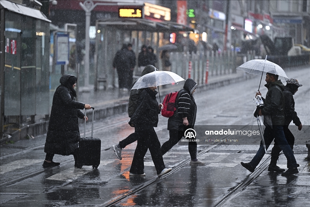 İstanbul'da sağanak etkili oldu
