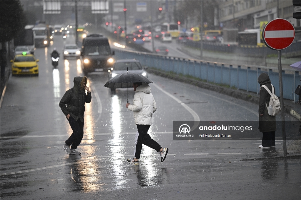 İstanbul'da sağanak etkili oldu