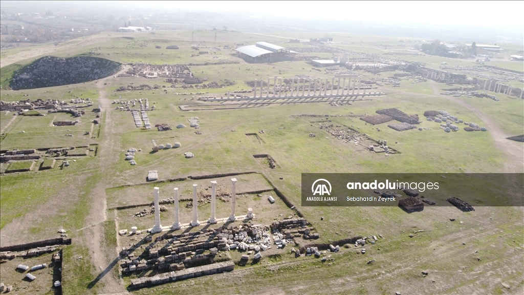 Laodikya'daki antik tiyatroların biri halk diğeri iş insanları için kullanılmış