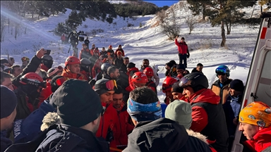 Erzurum'da Palandöken Dağı'nda sporcuların üzerine çığ düştü