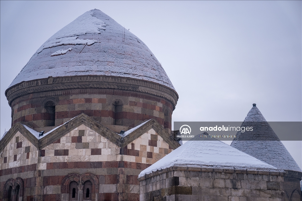 Erzurum'da kar ve soğuk hava etkili oldu