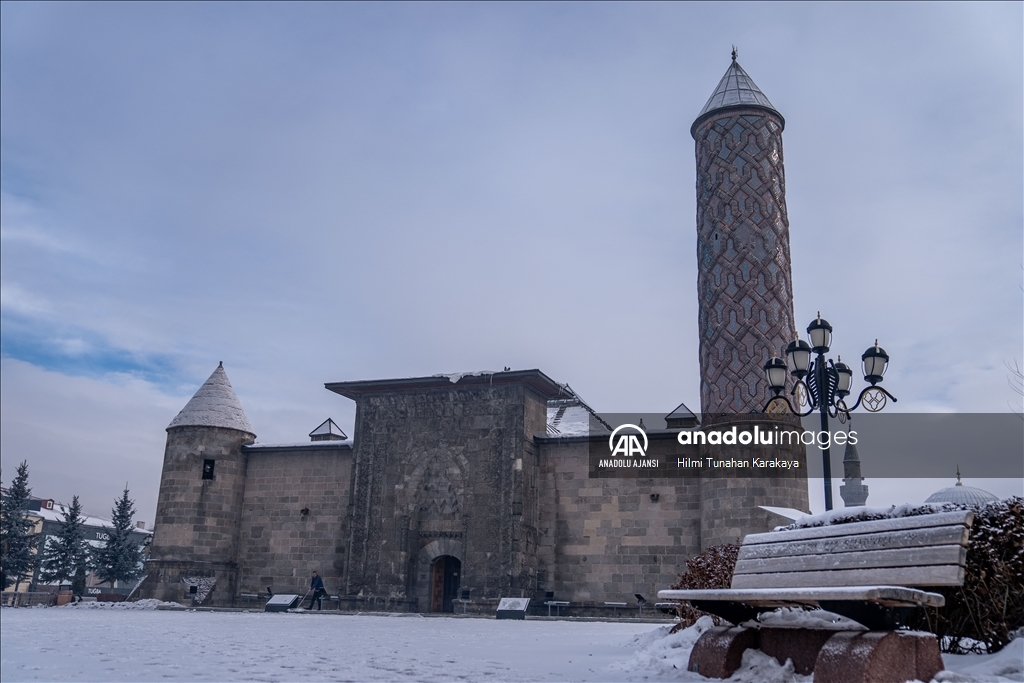 Erzurum'da kar ve soğuk hava etkili oldu