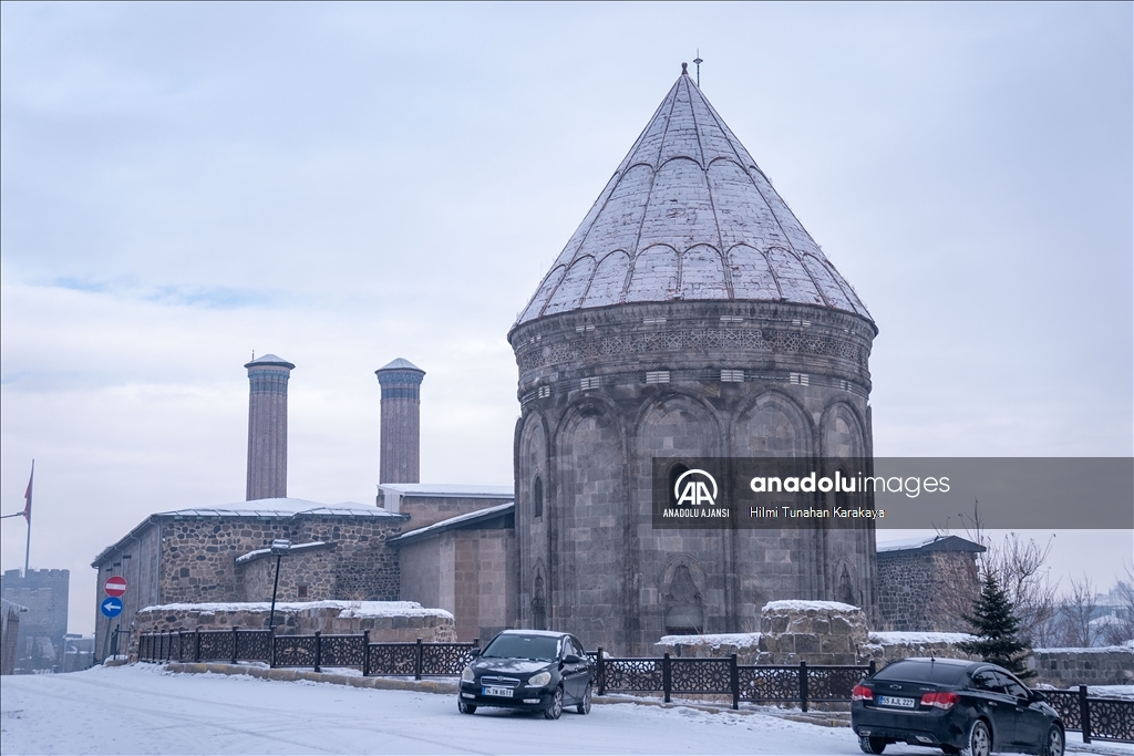 Erzurum'da kar ve soğuk hava etkili oldu