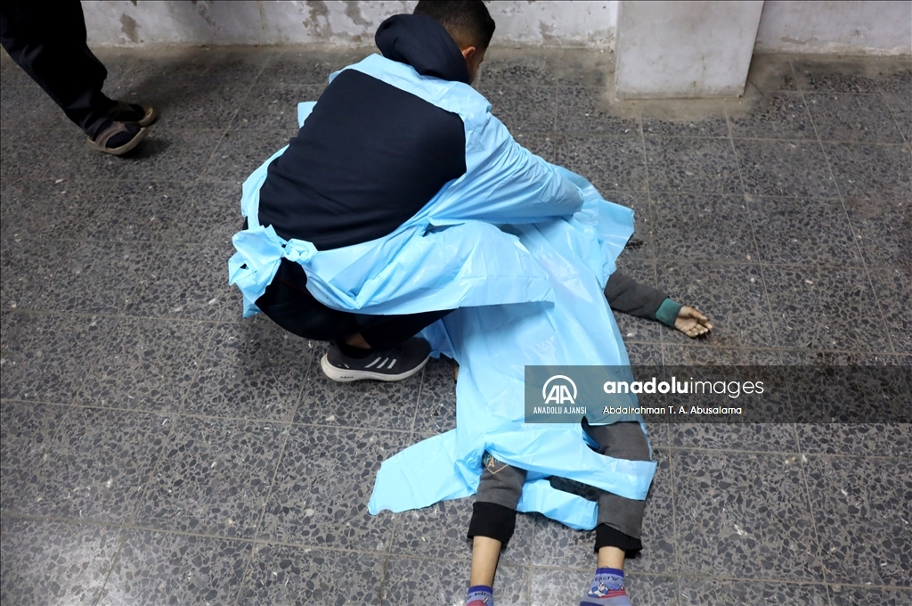 İsrail ordusu, Filistinlilerin sığındığı Musa bin Nasir Okulu'nu hedef aldı