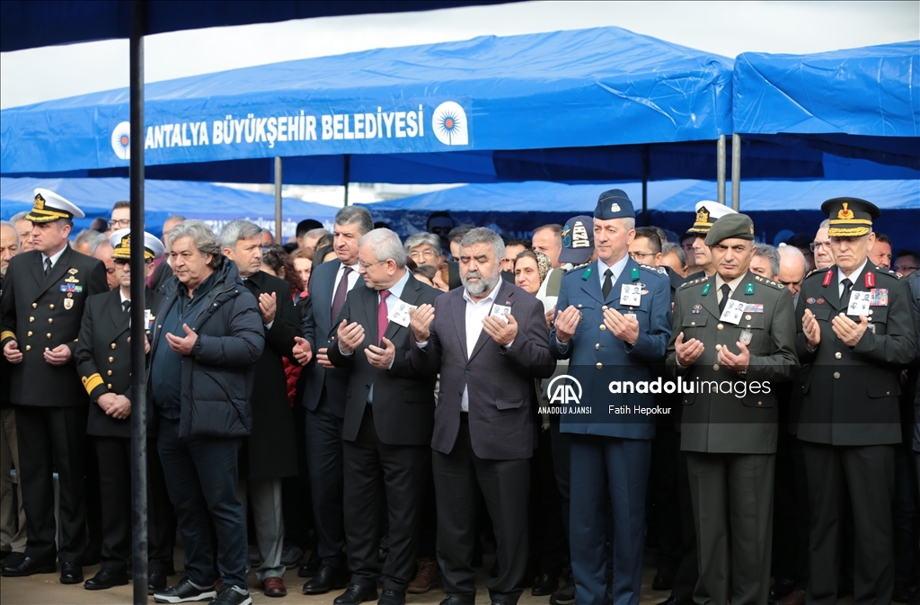 Muğla'daki helikopter kazasında ölen sağlık çalışanları için Antalya'da tören düzenlendi