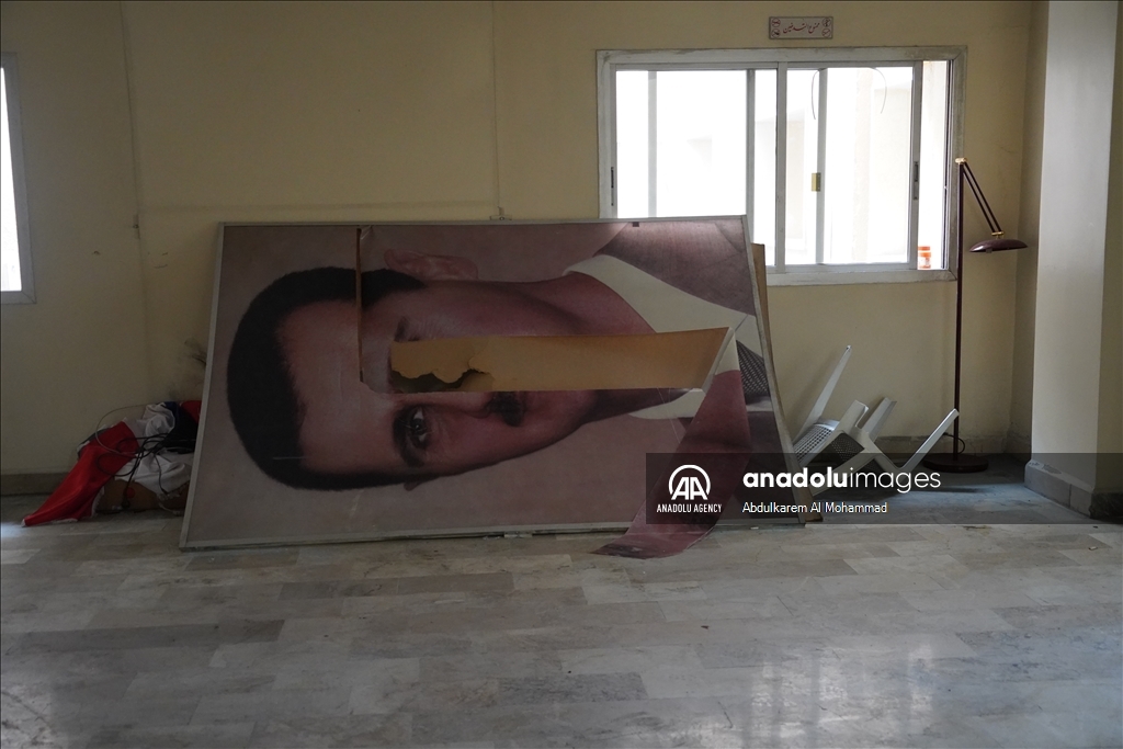 Syrian volunteers work to restore state institutions in Damascus