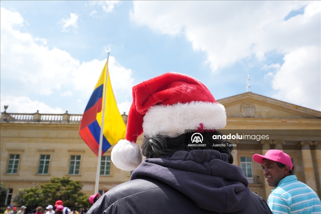 Christmas with homeless at Colombian presidential Palace