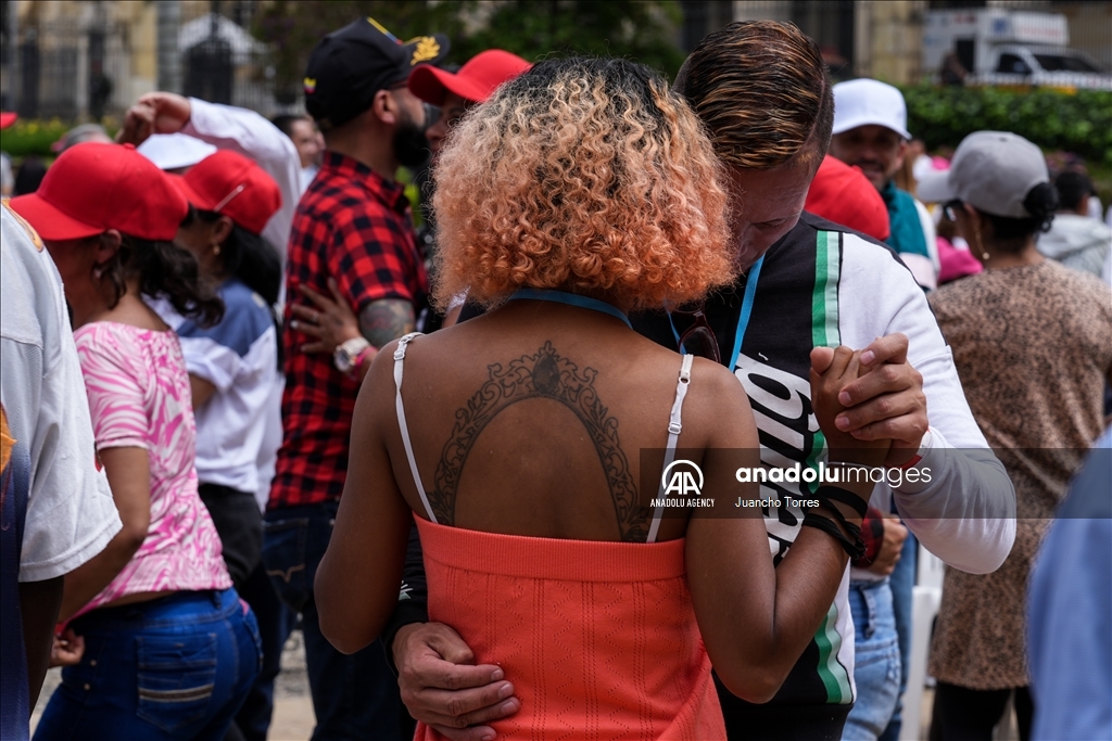 Christmas with homeless at Colombian presidential Palace