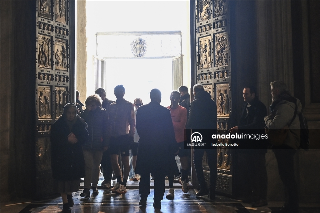 First pilgrims celebrate the Jubilee in Vatican