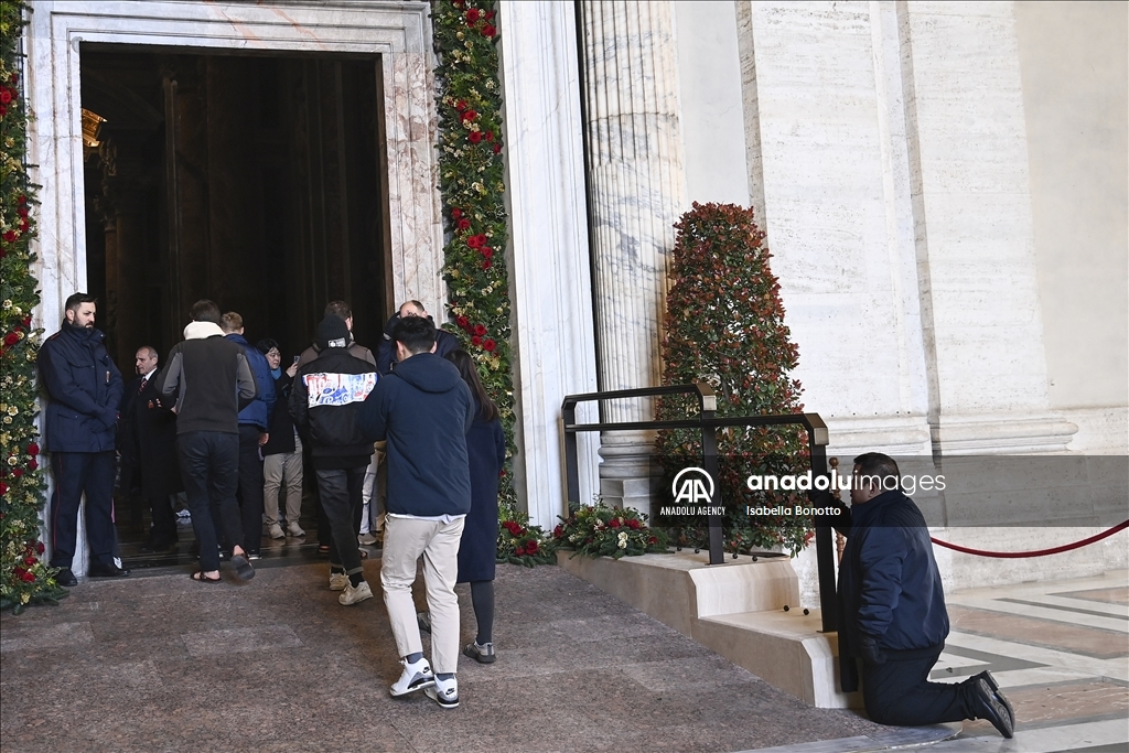 First pilgrims celebrate the Jubilee in Vatican