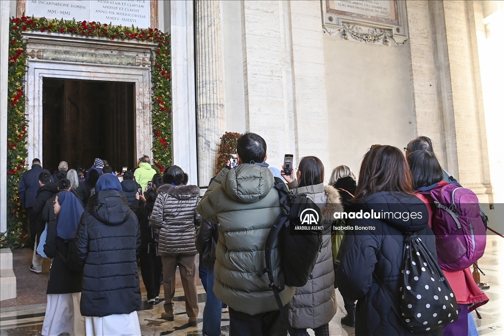 First pilgrims celebrate the Jubilee in Vatican