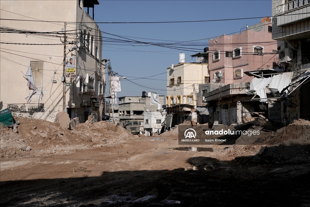 İsrail'in Batı Şeria'daki Tulkarem Mülteci Kampına düzenlediği baskın devam ediyor