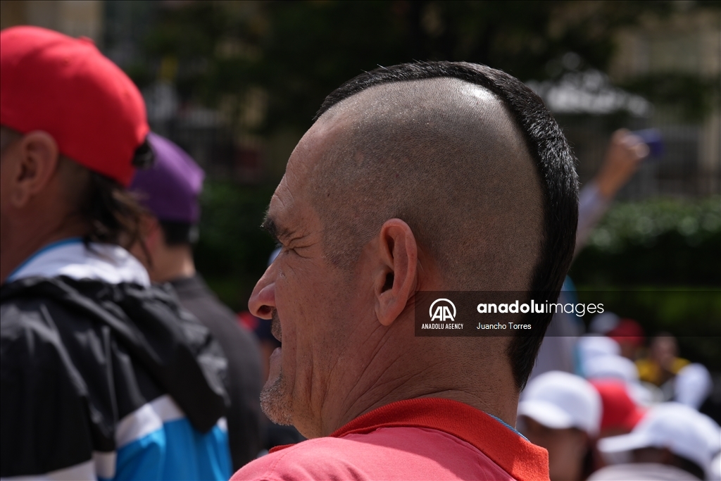 Christmas with homeless at Colombian presidential Palace