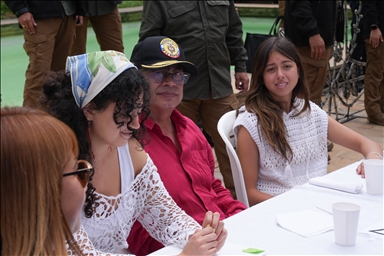 Christmas with homeless at Colombian presidential Palace