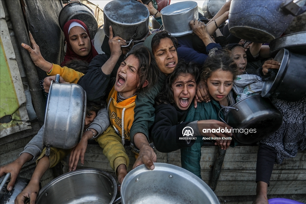 Food distribution for Palestinians in Gaza