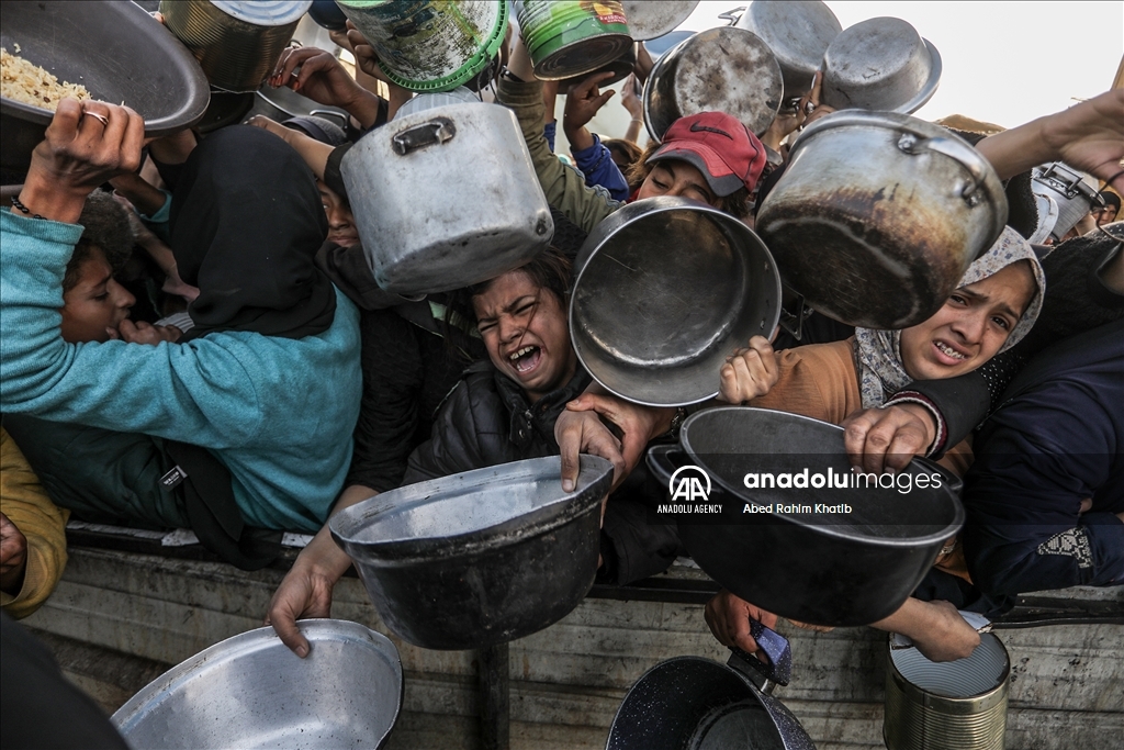 Food distribution for Palestinians in Gaza