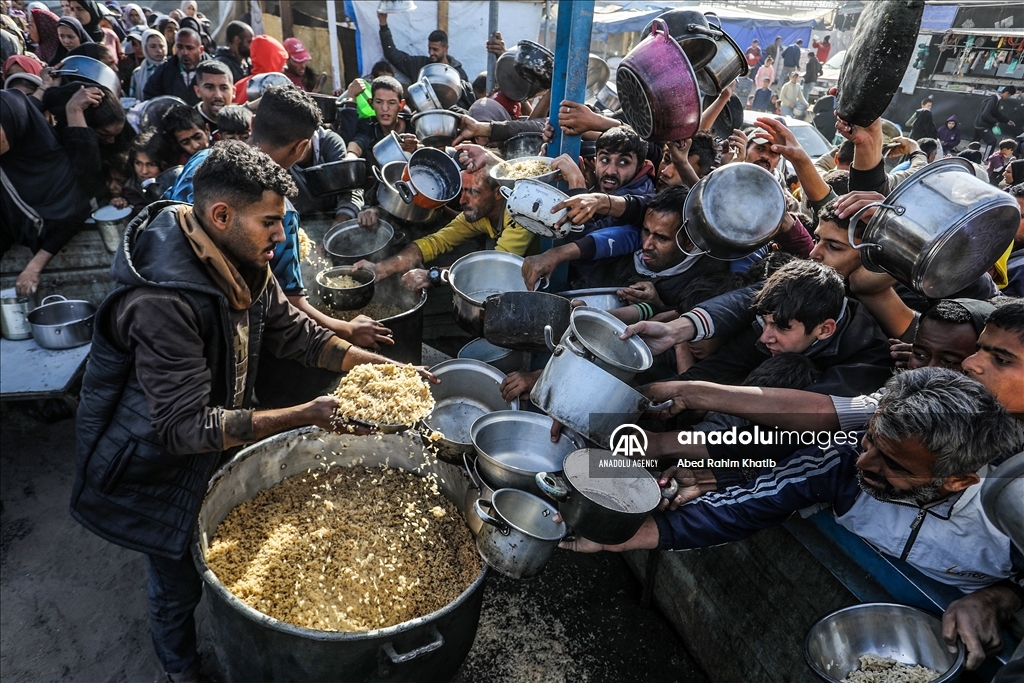 Food distribution for Palestinians in Gaza