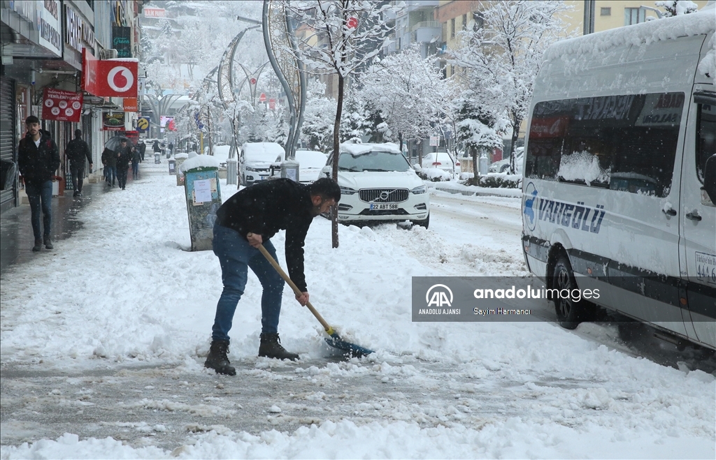 Hakkari'de kar etkili oldu