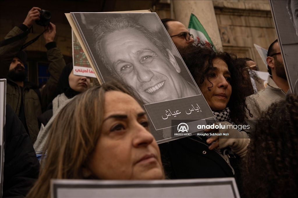 Relatives of Baath regime detainees demonstrate in Damascus