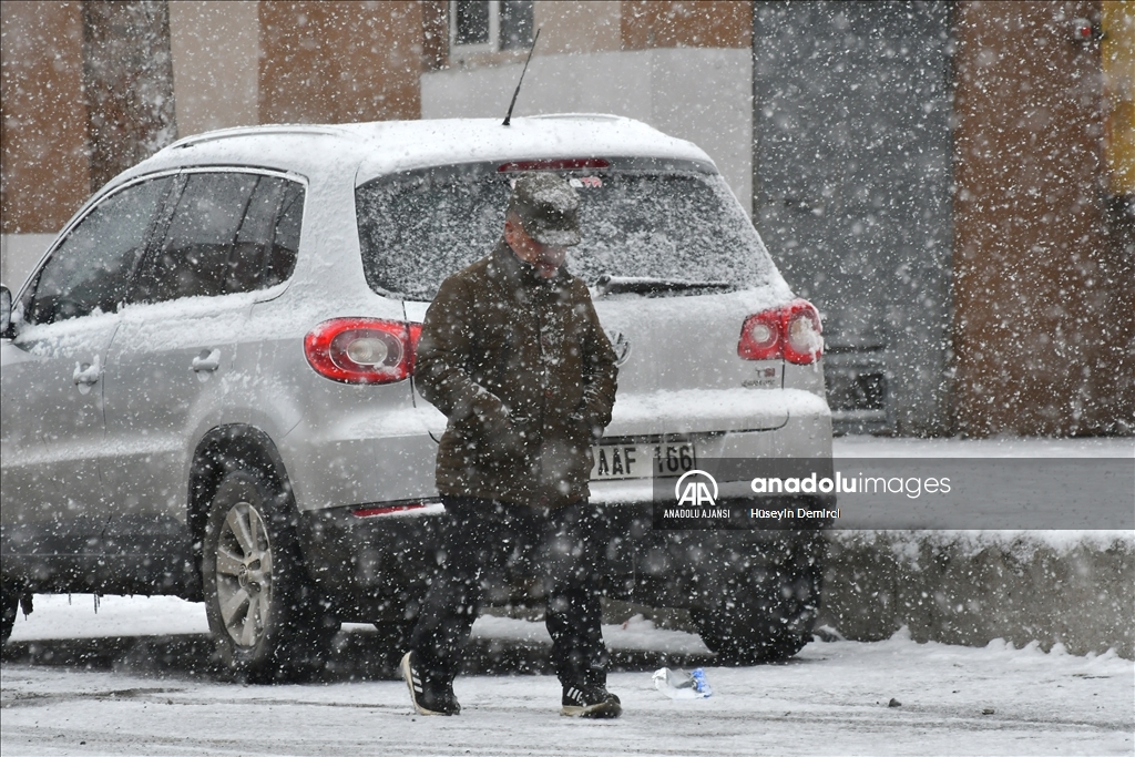 Kars'ta kar etkili oldu