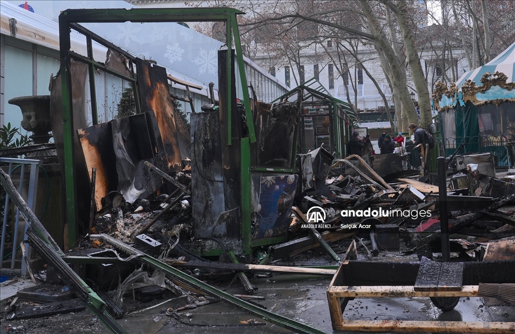 На рождественском рынке в Нью-Йорке вспыхнул пожар